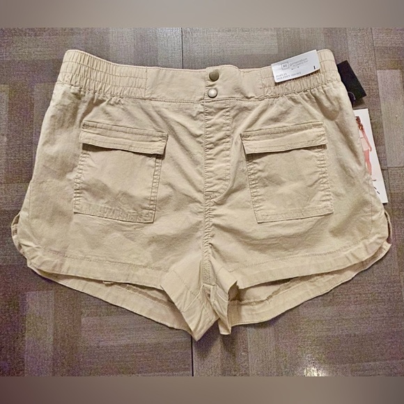 RE Generation (by Celebrity Pink)Khaki Polplin Dolphin Short sz L nwt #001 - Picture 1 of 3